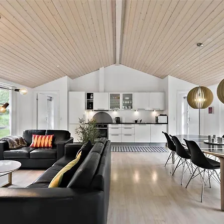 1435-aakirkeby-aedjavejen-10 * Vester Somarken