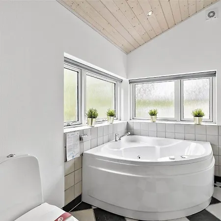 1435-aakirkeby-aedjavejen-10 * Vester Somarken