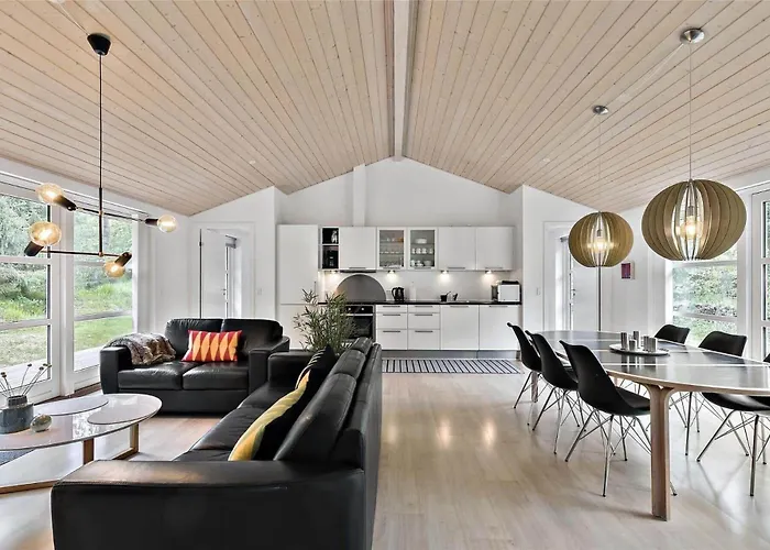 1435-aakirkeby-aedjavejen-10 * Vester Somarken