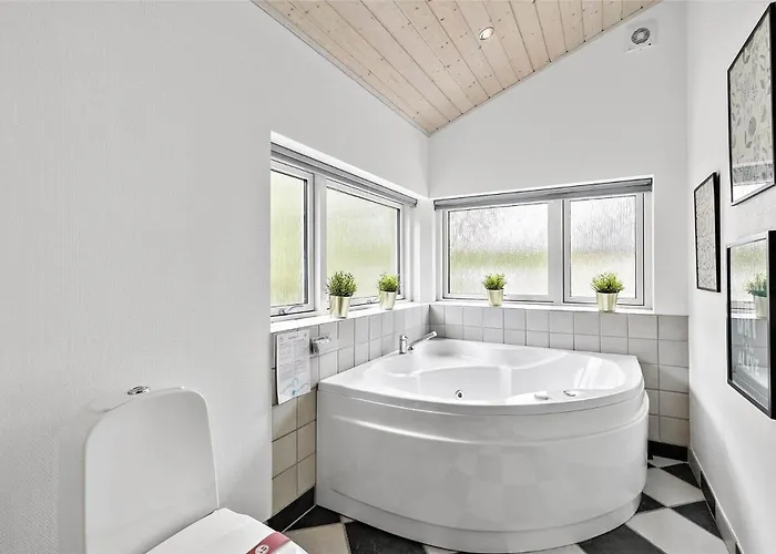 1435-aakirkeby-aedjavejen-10 * Vester Somarken